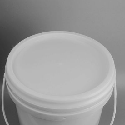 Des seaux recyclables de 5 gallons de qualité alimentaire avec couvercle