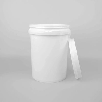 Un seau de peinture en plastique de 1 gallon rond et recyclable, imperméable