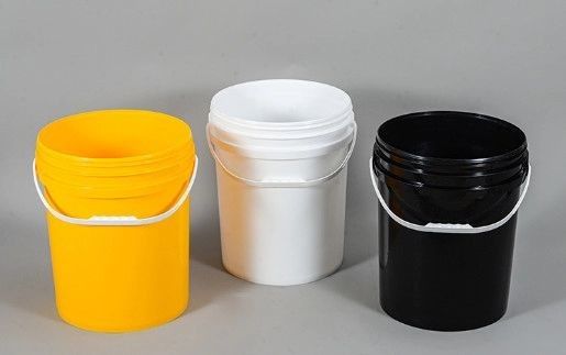Des seaux en plastique de 5 gallons blancs sans BPA avec couvercle pour poudre chimique