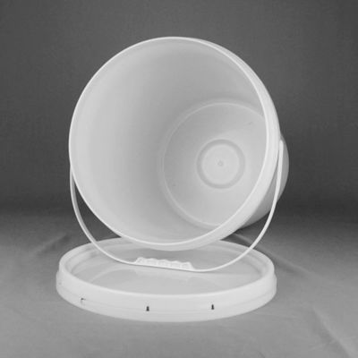 Un seau en plastique de 20 litres avec un couvercle anti-UV