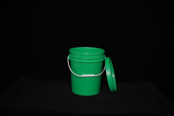 FDA approuve un seau d'huile empilable avec un couvercle et une poignée de surface lisse et léger pour une manipulation facile.